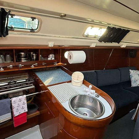 Barco A Vela Em Peniche - West Sailing 호텔 외부 사진