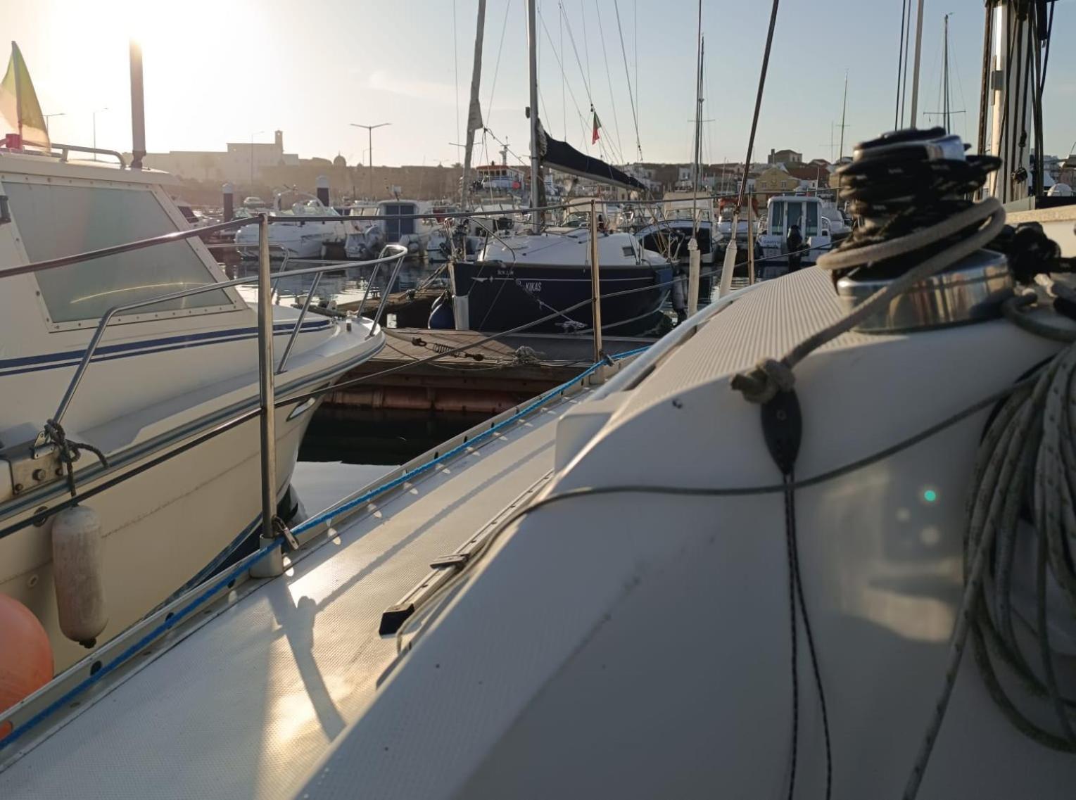 Barco A Vela Em Peniche - West Sailing 호텔 외부 사진